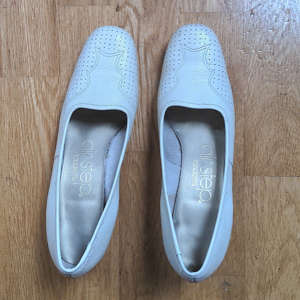 Vintage 60s white heels, size 8